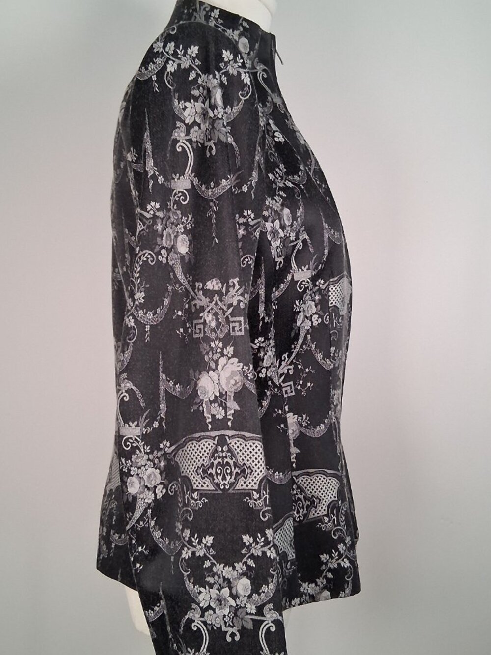 Archival Alexander McQueen Runway Joan Jacquard Jacket size IT 44 - US 8 - UK 12 - Picture 2 of 9
